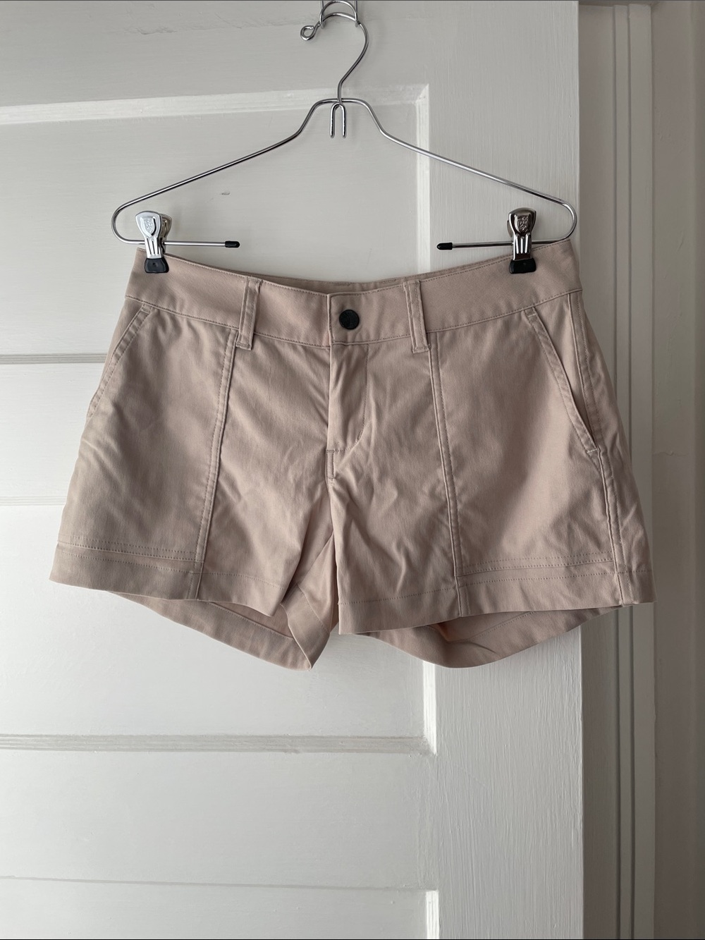 Women’s Stio Khaki Mid-Rise Hiking Shorts